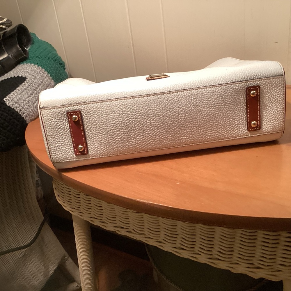 Dooney &  Bourke white leather large tote.  Exc. condition. - Picture 12 of 12